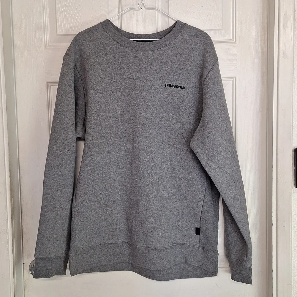 Patagonia P-6 Logo Crew Neck Sweatshirt with Back Logo Grey Heather Men Large